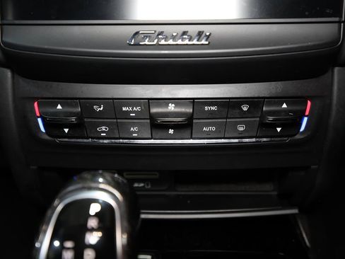 Used 2018 Maserati Ghibli GranLusso RWD image 24
