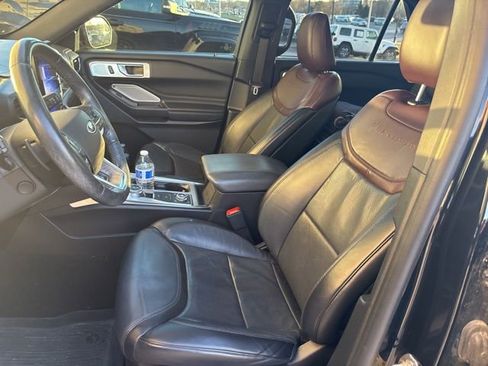 Used 2020 Ford Explorer Platinum w/ Premium Technology Package image 5