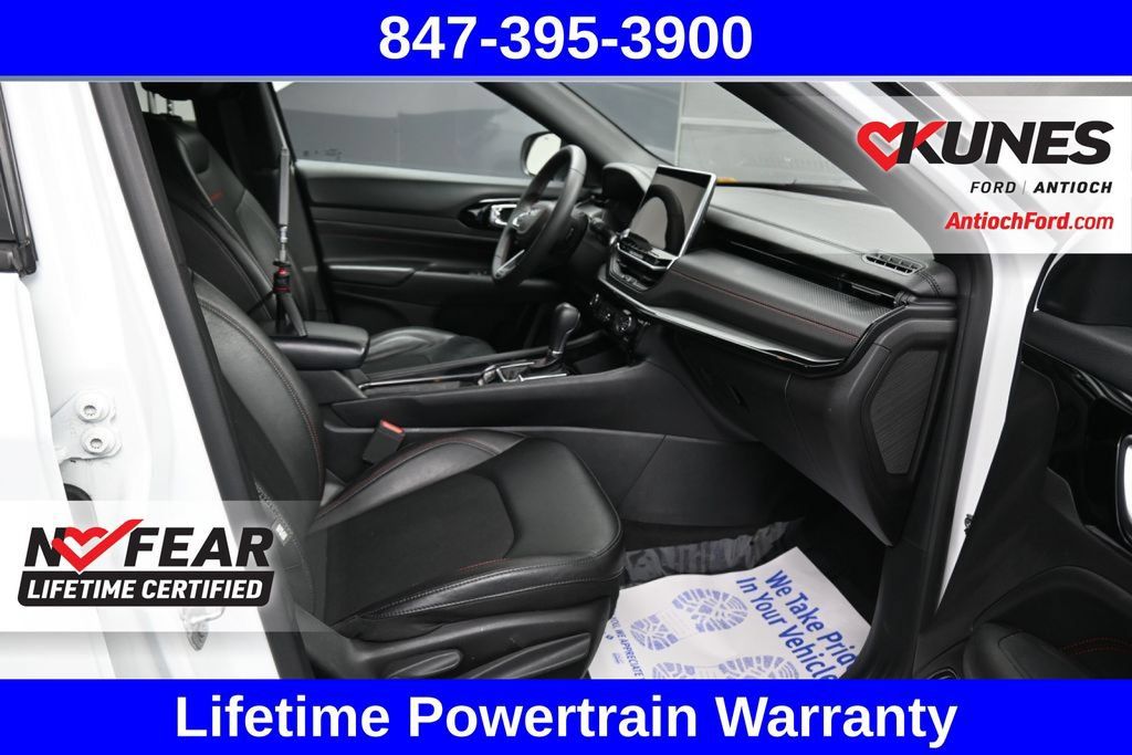 Used 2025 Jeep Compass Trailhawk AWD/4WD image 19