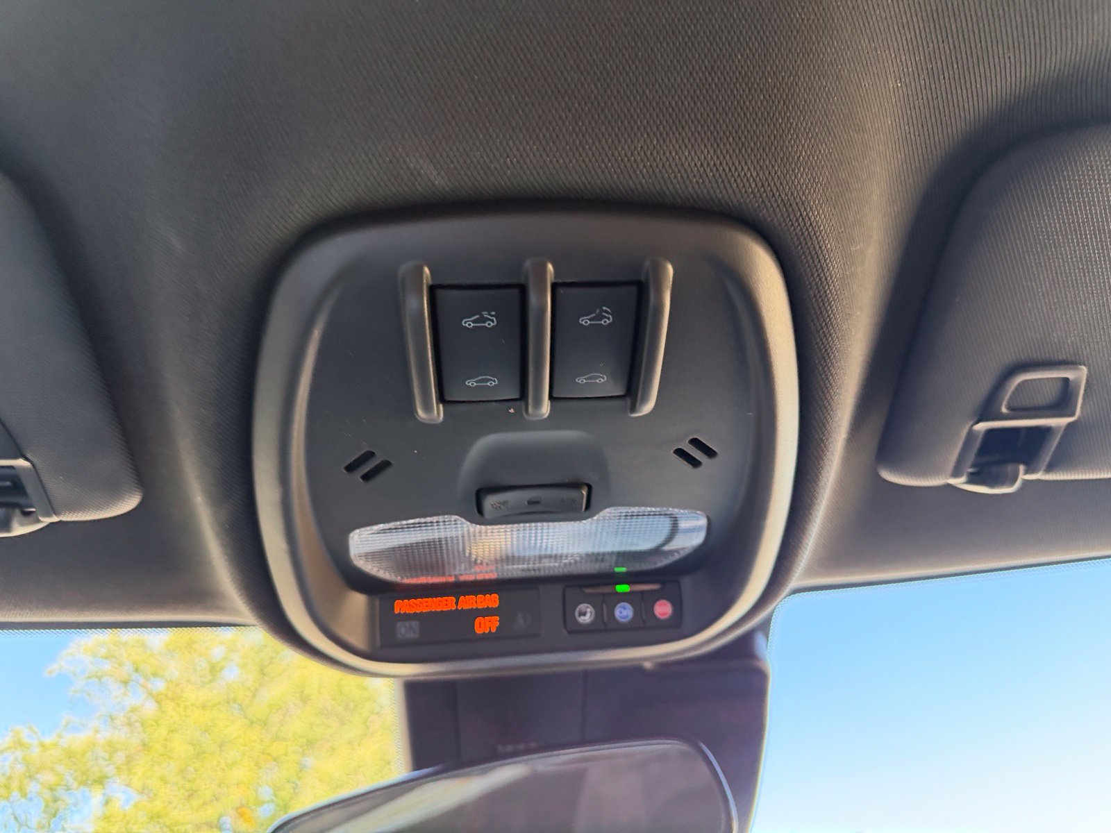 Used 2025 Chevrolet Trax RS w/ Sunroof Package FWD image 21
