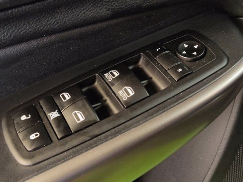 Used 2019 Jeep Cherokee Limited image 27