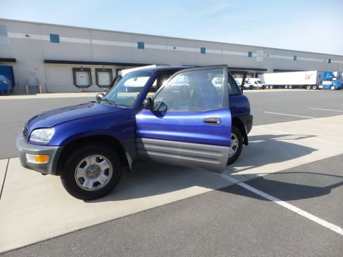 Used 1998 Toyota RAV4 2WD 2-Door image 39