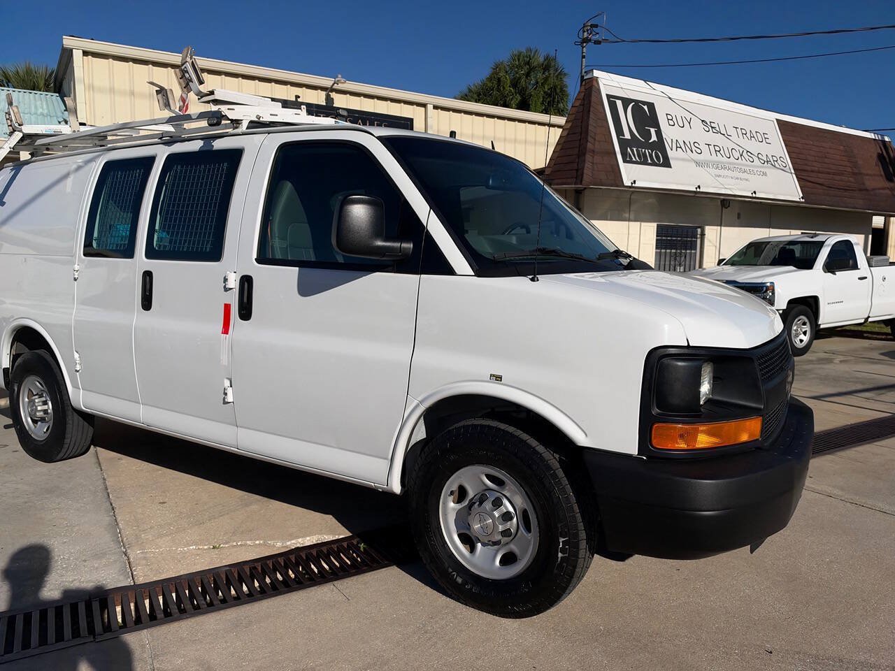 Used 2015 Chevrolet Express 2500 RWD image 3