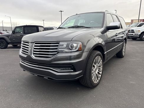 Used 2017 Lincoln Navigator Select image 19