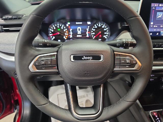 Used 2025 Jeep Compass Latitude AWD/4WD image 20