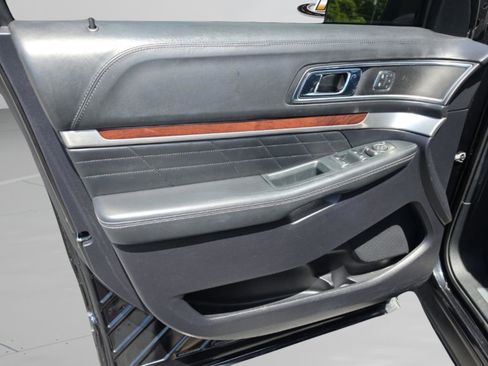 Used 2018 Ford Explorer Platinum AWD/4WD image 13