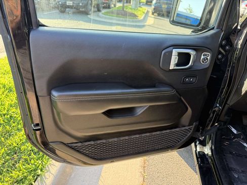 Used 2024 Jeep Wrangler Unlimited Sahara AWD/4WD image 31