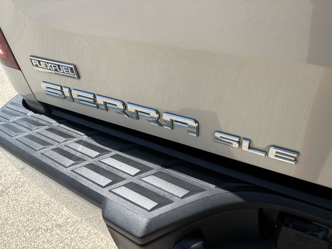 Used 2009 GMC Sierra 1500 SLE w/ Power Pack Plus RWD image 9