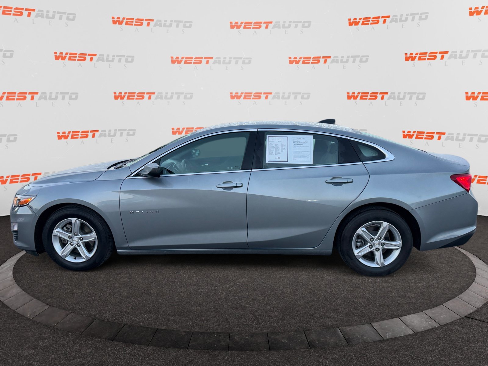 Used 2023 Chevrolet Malibu LS w/ Driver Confidence Package FWD image 2
