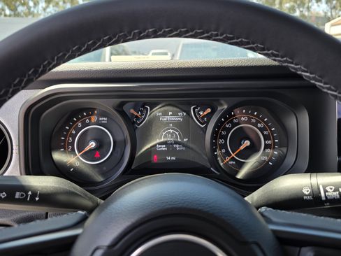 New 2025 Jeep Gladiator Sport image 12