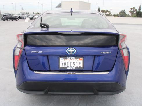Used 2016 Toyota Prius Three Touring FWD image 4