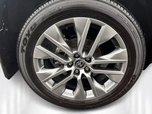 Used 2022 Toyota RAV4 Limited image 11