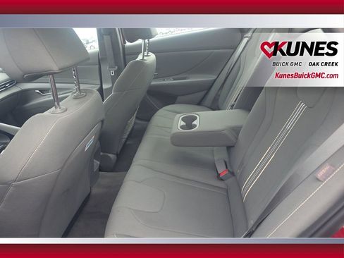 Used 2025 Hyundai Elantra SEL image 14