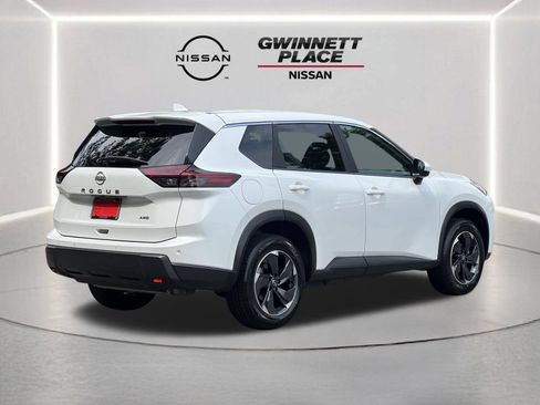 Used 2025 Nissan Rogue SV AWD/4WD image 25