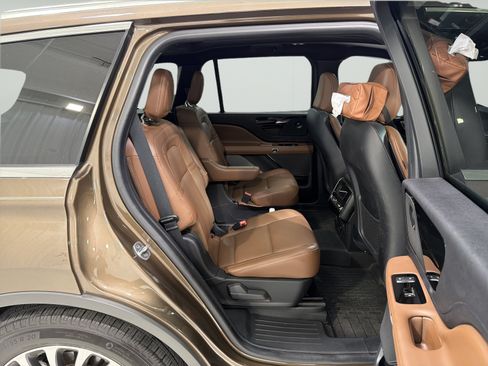 Used 2022 Lincoln Aviator Reserve w/ Class IV Trailer Tow Package RWD image 13