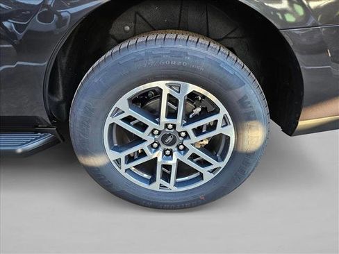 New 2026 Ford Expedition Active image 8