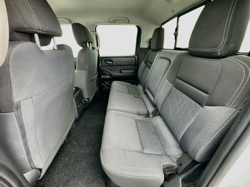 Used 2025 Nissan Frontier SV w/ SV Convenience Package RWD image 15