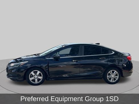 Used 2018 Chevrolet Cruze LT FWD image 2