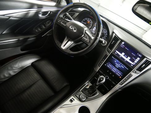 Used 2018 INFINITI Q50 Sport w/ Sensory Package (Sport) AWD/4WD image 9