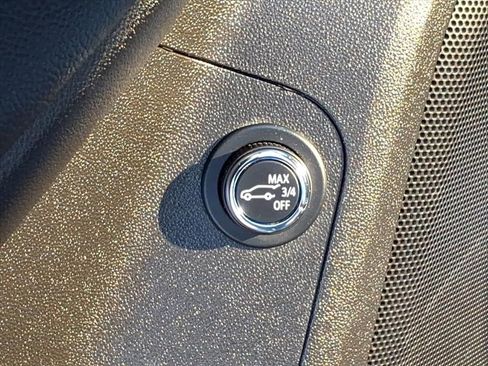 Certified 2023 GMC Acadia SLT image 12