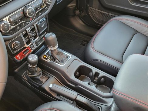 Used 2025 Jeep Gladiator Rubicon w/ Convenience Group image 28