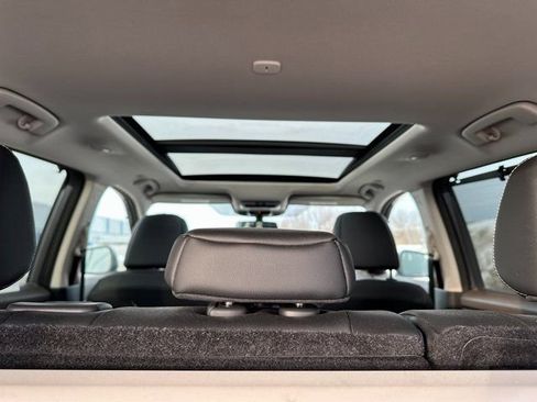 Used 2022 Nissan Rogue SL w/ SL Premium Package image 9