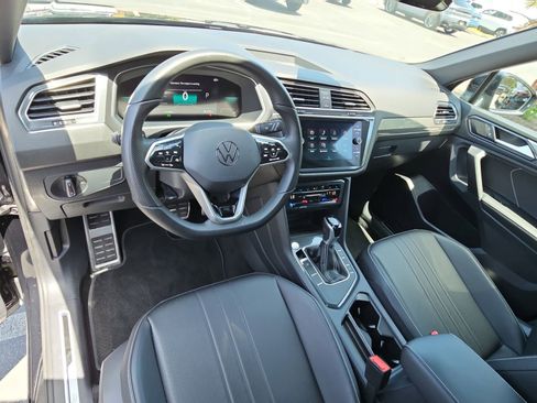 Certified 2023 Volkswagen Tiguan SE R-Line FWD image 17
