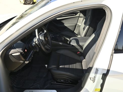 Used 2024 Porsche Panamera 4 image 15