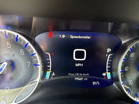 Used 2023 Chrysler Pacifica Touring-L FWD image 42