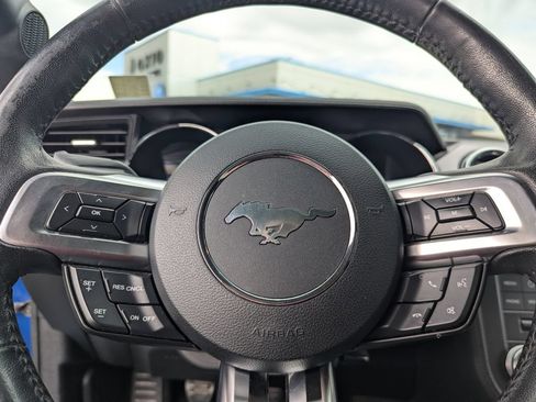 Used 2017 Ford Mustang Coupe RWD image 25
