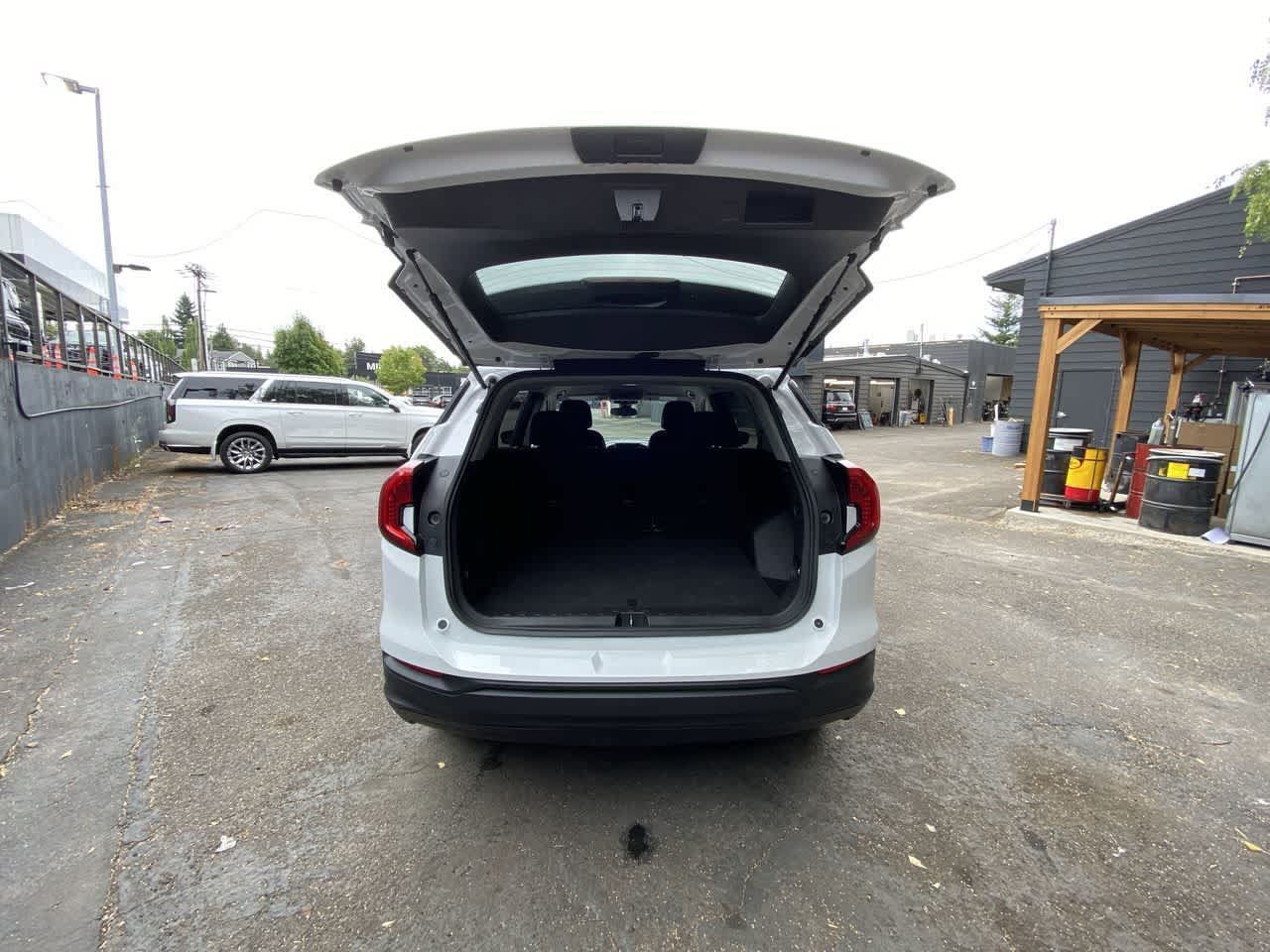 Used 2024 GMC Terrain SLE AWD/4WD image 29
