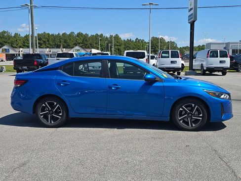 Used 2024 Nissan Sentra SV FWD image 2