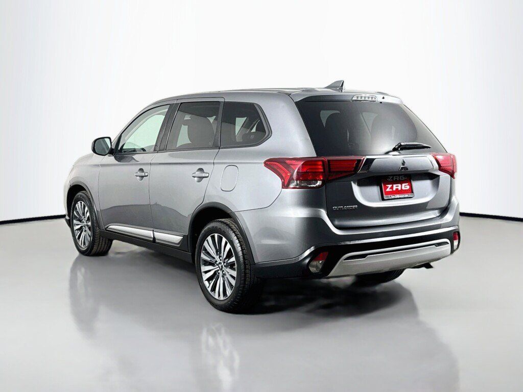 Used 2020 Mitsubishi Outlander ES AWD/4WD image 3