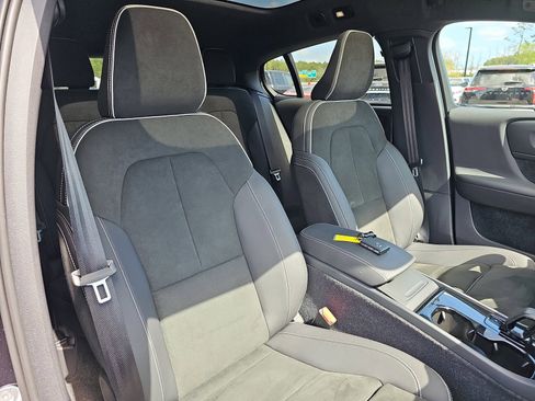 Used 2023 Volvo C40 P8 Recharge Ultimate image 10