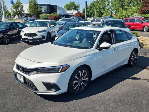 Used 2024 Honda Civic EX-L image 3