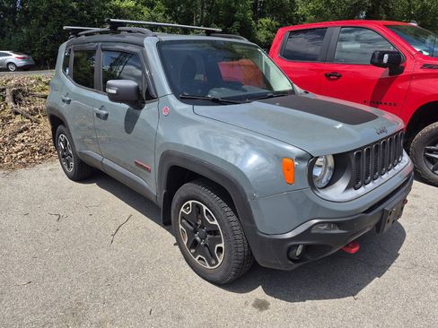Used 2016 Jeep Renegade Trailhawk w/ Premium Trailhawk Package AWD/4WD image 1