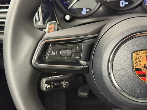 Certified 2026 Porsche Macan AWD/4WD image 19