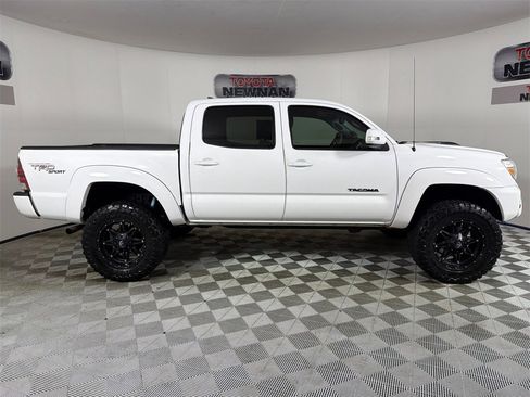 Used 2013 Toyota Tacoma 4x4 Double Cab image 2