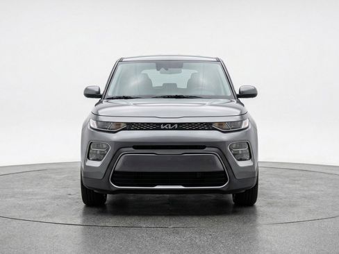 Used 2025 Kia Soul LX w/ LX Technology Package FWD image 2