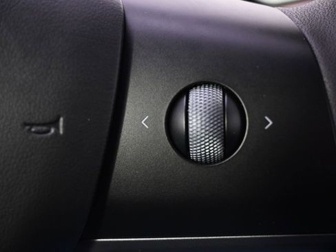 Used 2023 Tesla Model Y Long Range image 34