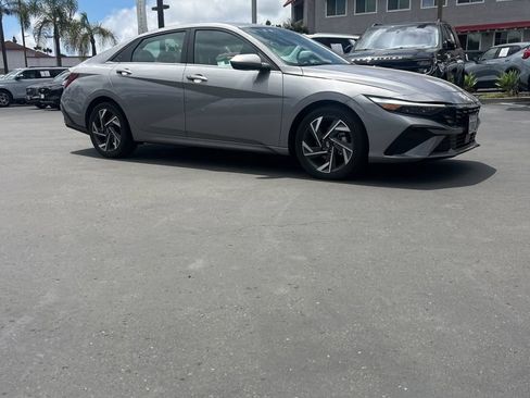 Used 2025 Hyundai Elantra SEL FWD image 5