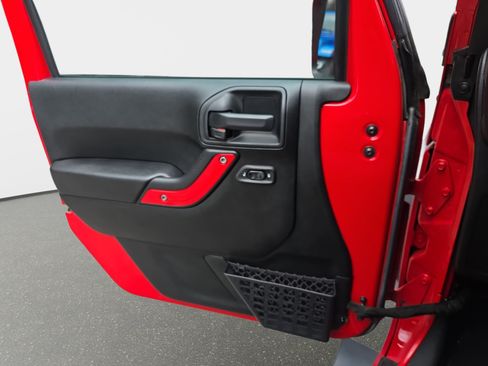 Used 2018 Jeep Wrangler Unlimited Sport S AWD/4WD image 20