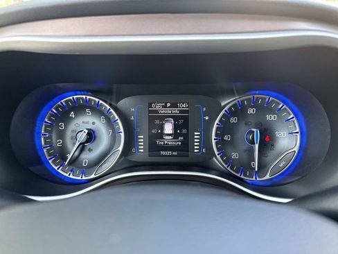 Used 2023 Chrysler Voyager LX FWD image 33