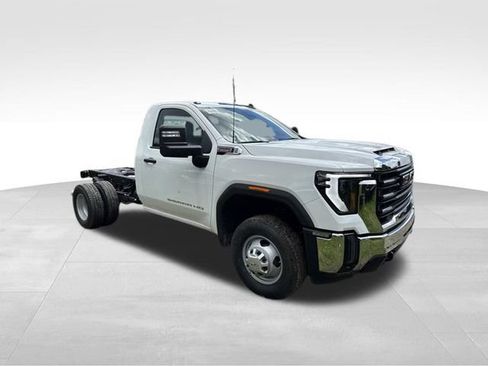 New 2026 GMC Sierra 3500 Pro w/ Convenience Package AWD/4WD image 3