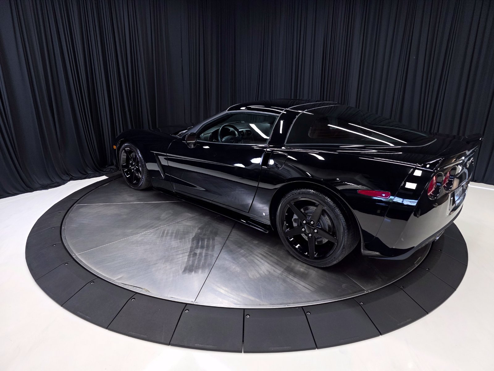 Used 2007 Chevrolet Corvette Coupe w/ Preferred Equipment Group RWD image 10