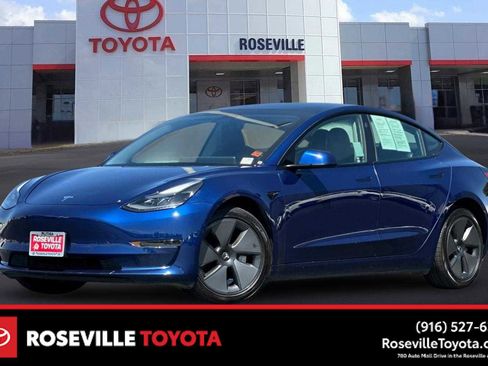 Used 2021 Tesla Model 3 Standard Range Plus image 1