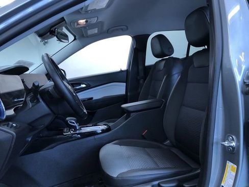 Used 2025 Chevrolet Trax LT w/ LT Convenience Package FWD image 19