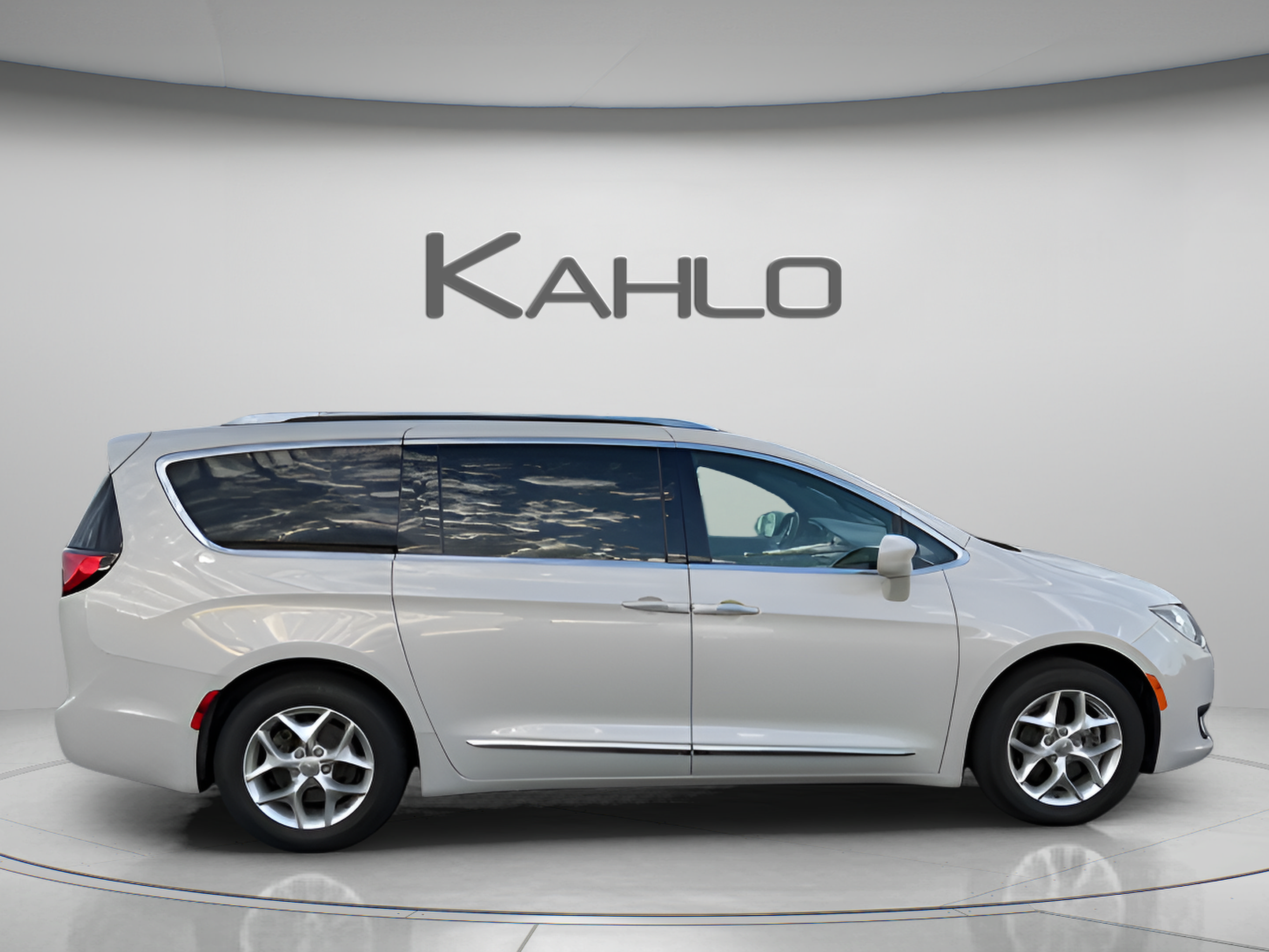 Used 2019 Chrysler Pacifica Touring-L FWD image 5