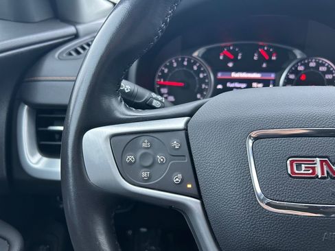 Used 2021 GMC Terrain SLT image 17