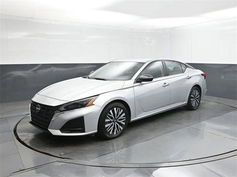 Used 2024 Nissan Altima 2.5 SV image 34